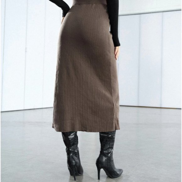 Ribbed Knit Split Hem Skirt - Picture 4 of 6